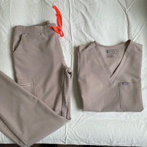 Figs Boulder XS Catarina Top and S Yola Bottom